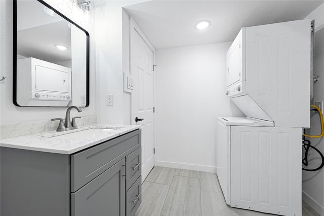 5718 Eskridge 3, Houston, TX 77023