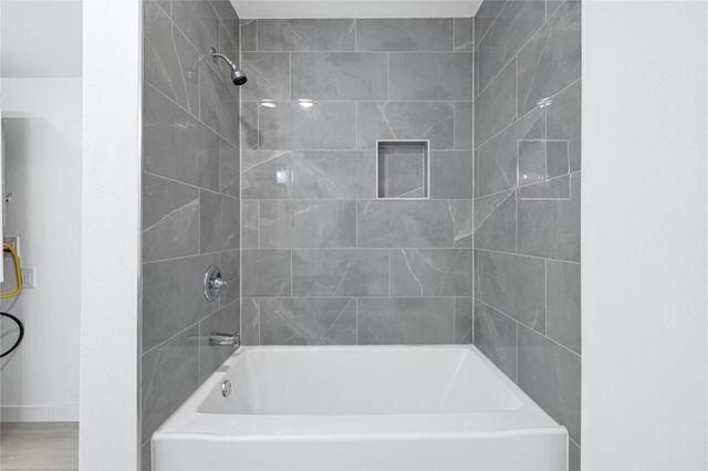 5718 Eskridge 3, Houston, TX 77023