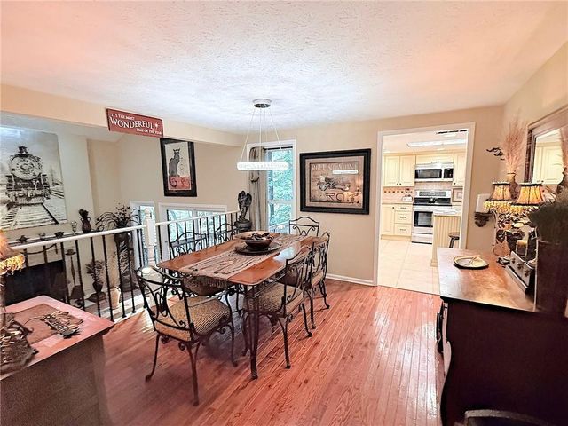 3865 Mabry NE Road, Roswell, GA 30075