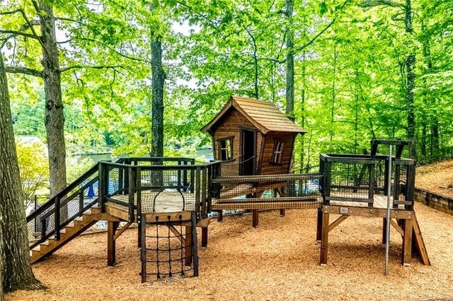 3865 Mabry NE Road, Roswell, GA 30075