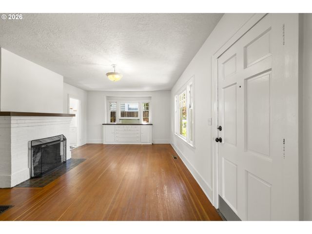942 Ne SUMMER St, Salem, OR 97301