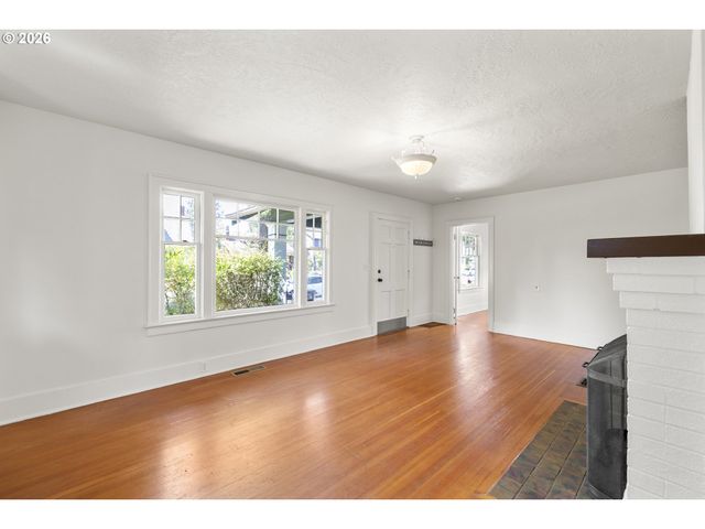 942 Ne SUMMER St, Salem, OR 97301