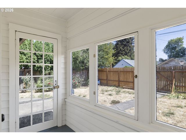 942 Ne SUMMER St, Salem, OR 97301