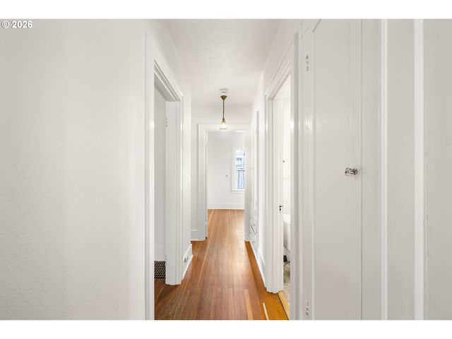 942 Ne SUMMER St, Salem, OR 97301