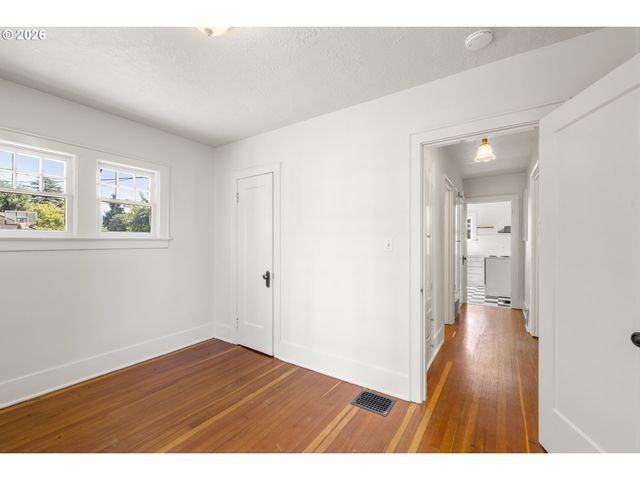 942 Ne SUMMER St, Salem, OR 97301
