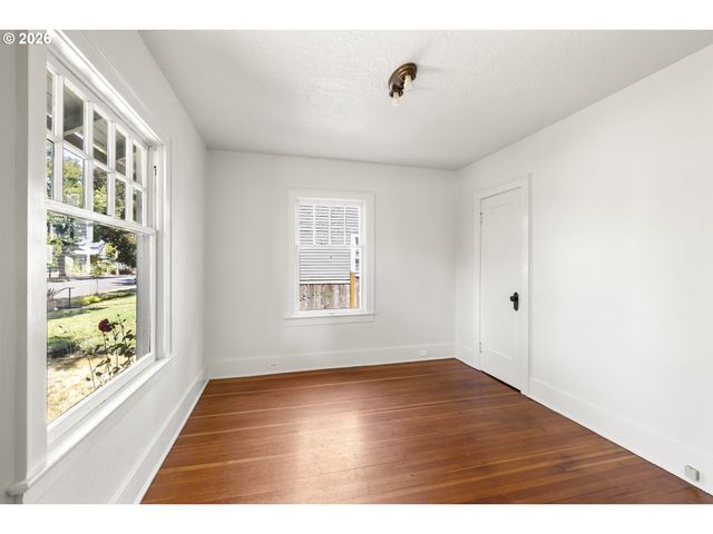 942 Ne SUMMER St, Salem, OR 97301