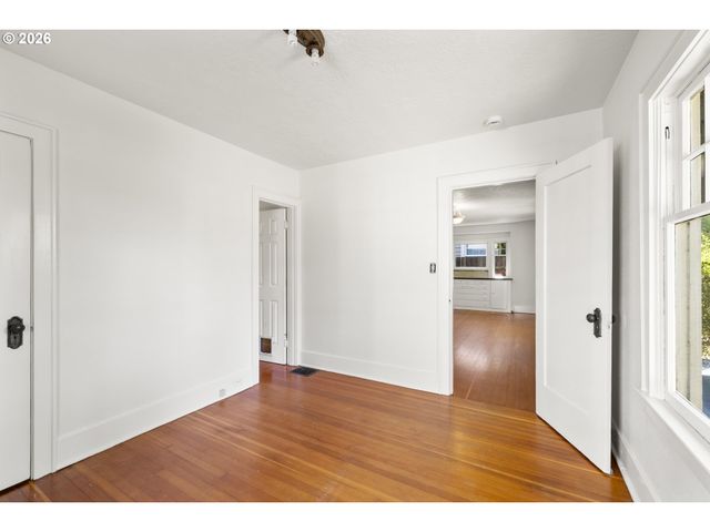 942 Ne SUMMER St, Salem, OR 97301