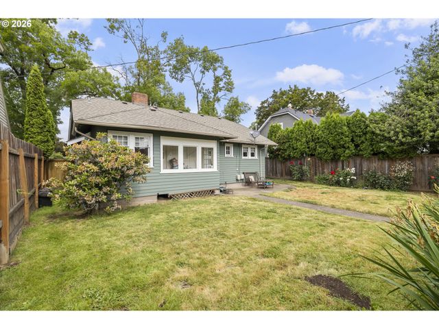 942 Ne SUMMER St, Salem, OR 97301