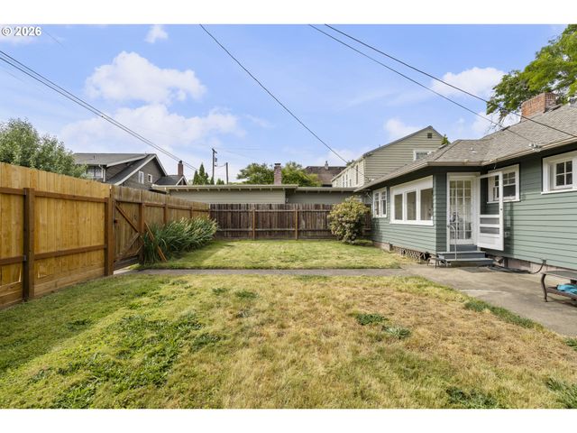 942 Ne SUMMER St, Salem, OR 97301