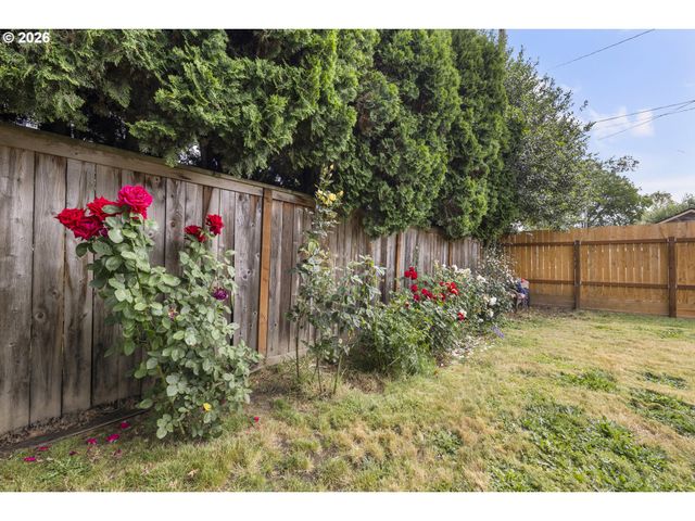 942 Ne SUMMER St, Salem, OR 97301