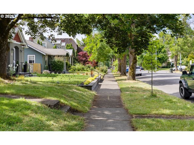 942 Ne SUMMER St, Salem, OR 97301
