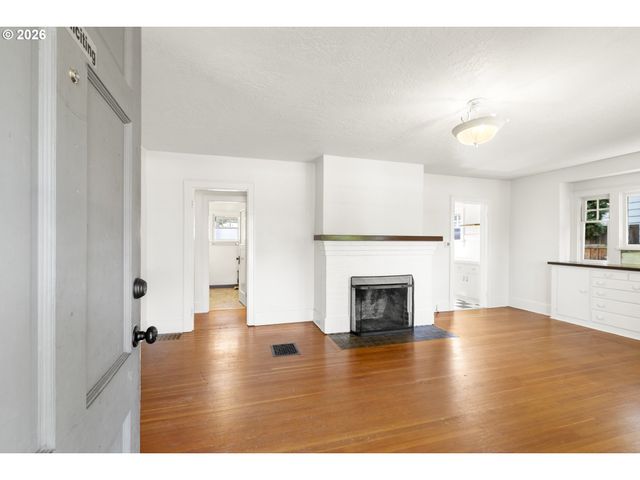 942 Ne SUMMER St, Salem, OR 97301