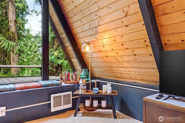 121 E Woods Place, Belfair, WA 98528