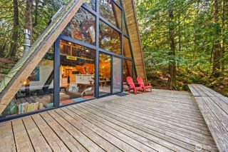 121 E Woods Place, Belfair, WA 98528