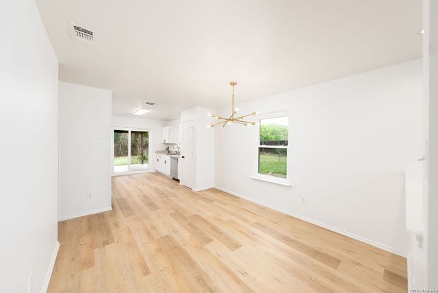 8154 HEIGHTS VLY, Converse, TX 78109