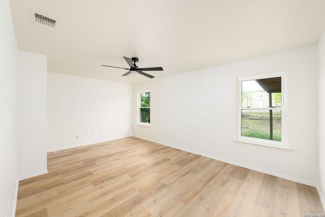 8154 HEIGHTS VLY, Converse, TX 78109