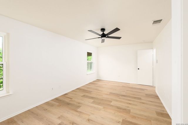 8154 HEIGHTS VLY, Converse, TX 78109