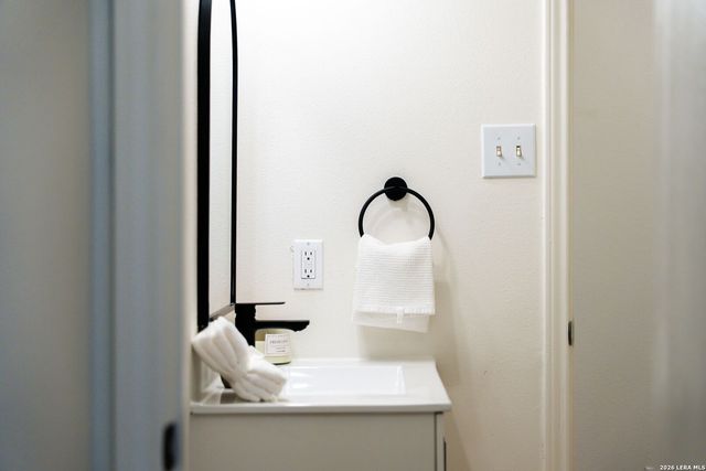 8154 HEIGHTS VLY, Converse, TX 78109