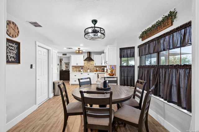 104 Sunnyland, Castroville, TX 78009