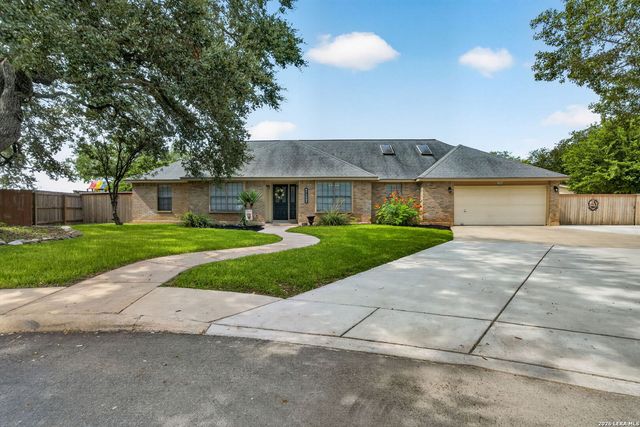 104 Sunnyland, Castroville, TX 78009