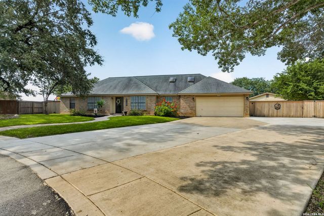 104 Sunnyland, Castroville, TX 78009