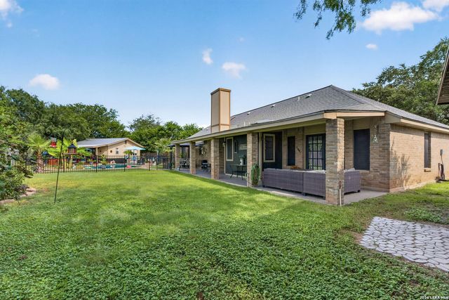 104 Sunnyland, Castroville, TX 78009
