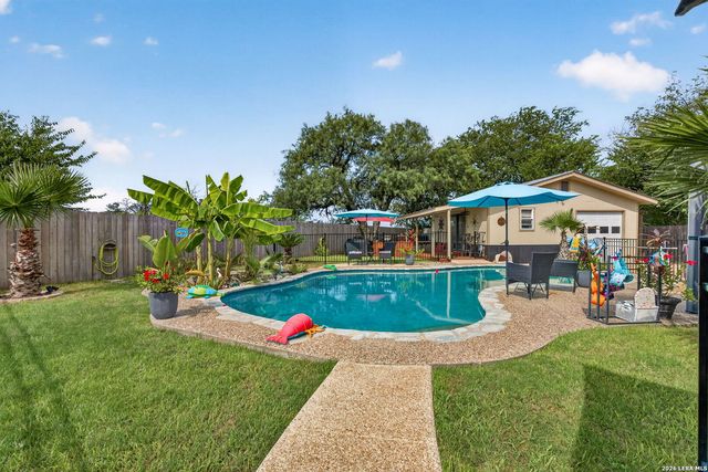 104 Sunnyland, Castroville, TX 78009
