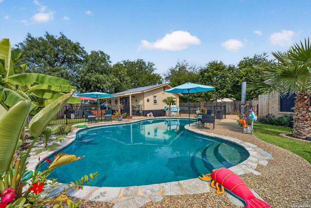 104 Sunnyland, Castroville, TX 78009