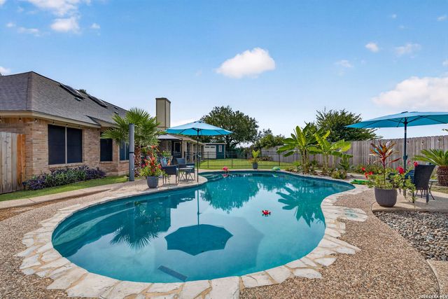 104 Sunnyland, Castroville, TX 78009