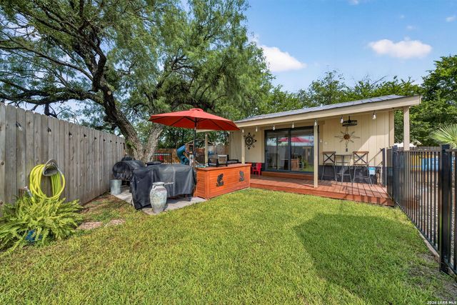104 Sunnyland, Castroville, TX 78009