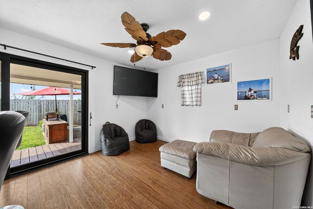 104 Sunnyland, Castroville, TX 78009