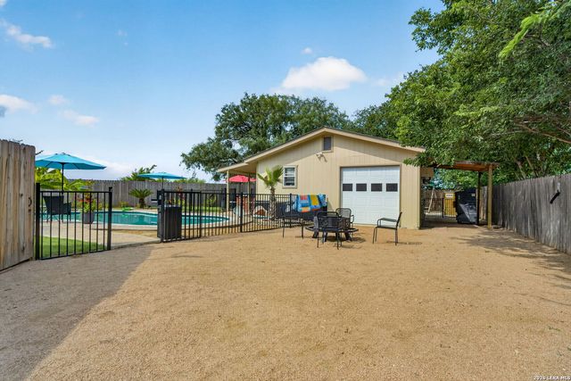 104 Sunnyland, Castroville, TX 78009