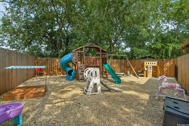 104 Sunnyland, Castroville, TX 78009