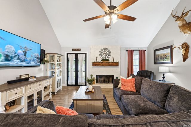 104 Sunnyland, Castroville, TX 78009