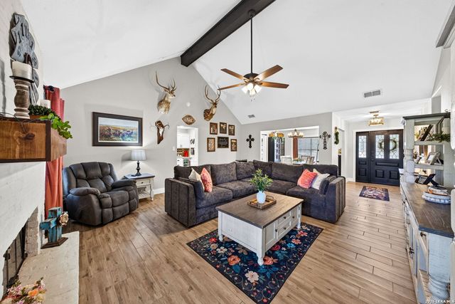 104 Sunnyland, Castroville, TX 78009
