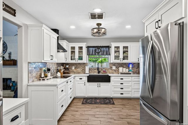 104 Sunnyland, Castroville, TX 78009