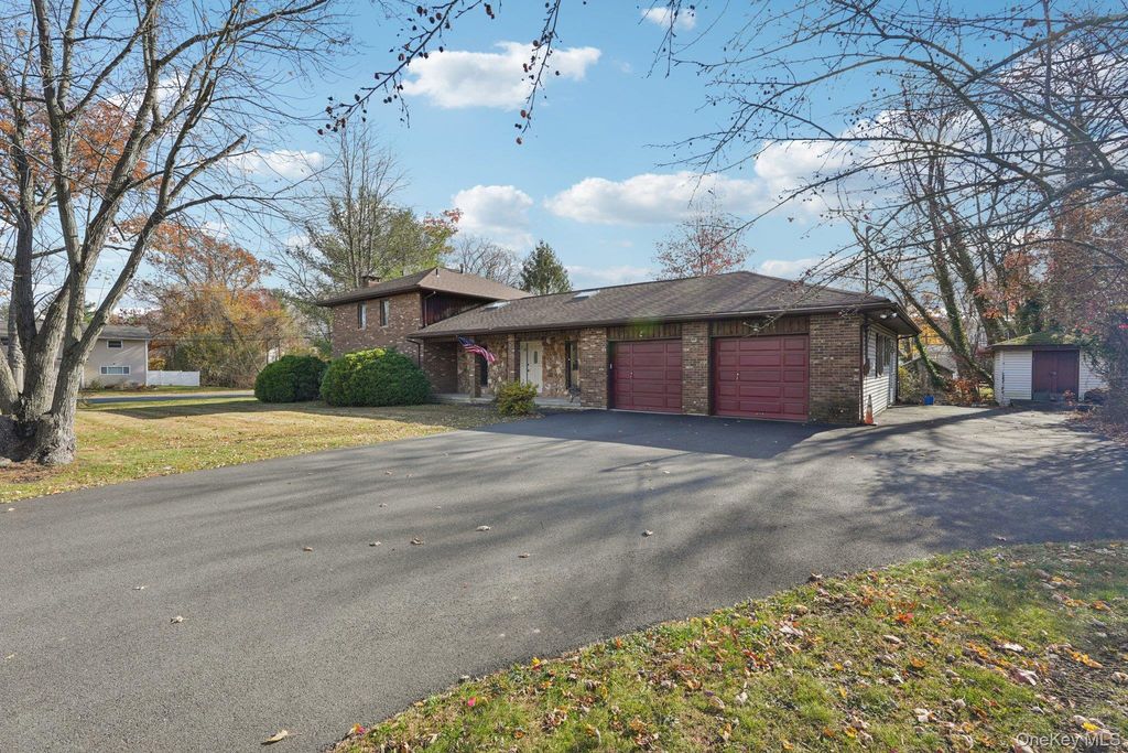 24 Brenda Lane, Bardonia, NY 10954 — photo 2