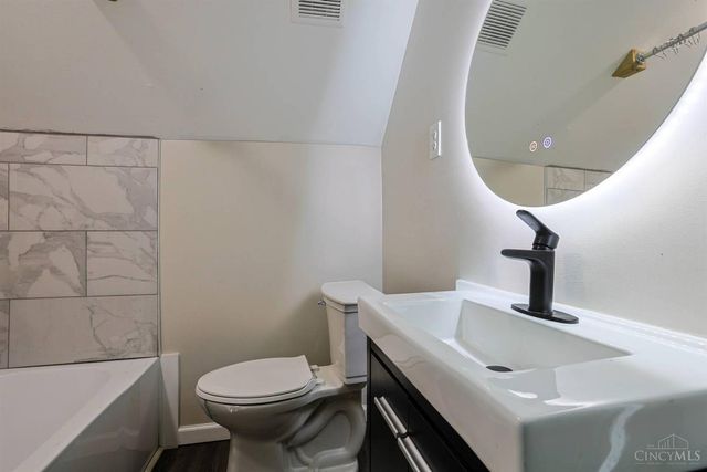 3765 Iona Avenue, Cincinnati, OH 45213