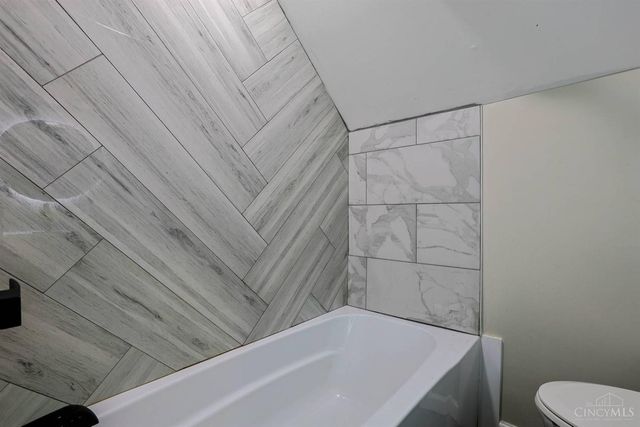 3765 Iona Avenue, Cincinnati, OH 45213