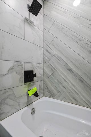 3765 Iona Avenue, Cincinnati, OH 45213