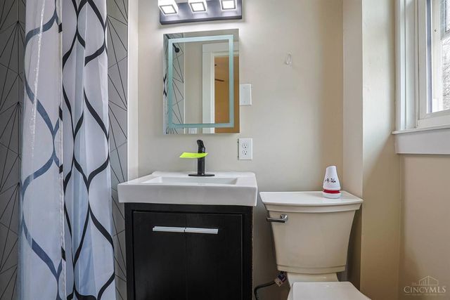 3765 Iona Avenue, Cincinnati, OH 45213