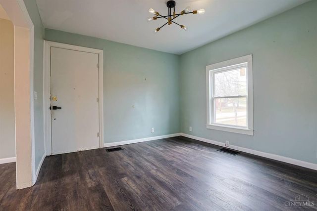 3765 Iona Avenue, Cincinnati, OH 45213