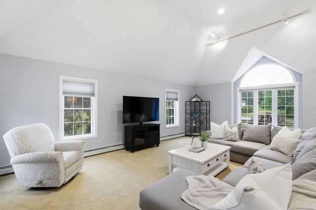 70 Ellyson Avenue, Hampstead, NH 03826