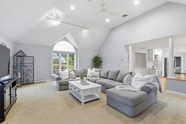 70 Ellyson Avenue, Hampstead, NH 03826