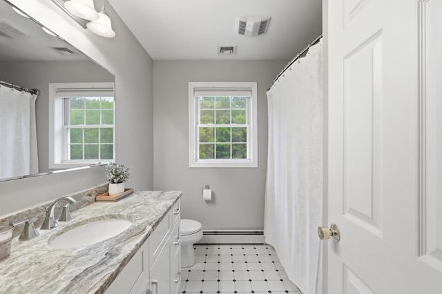 70 Ellyson Avenue, Hampstead, NH 03826