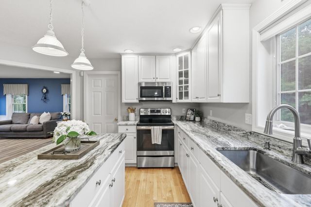 70 Ellyson Avenue, Hampstead, NH 03826