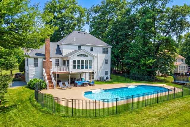 70 Ellyson Avenue, Hampstead, NH 03826