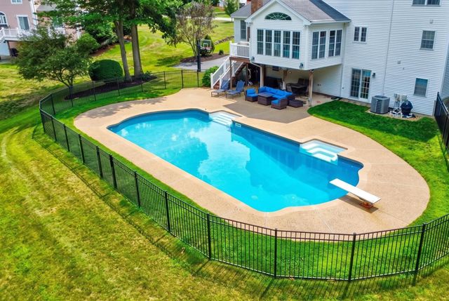 70 Ellyson Avenue, Hampstead, NH 03826