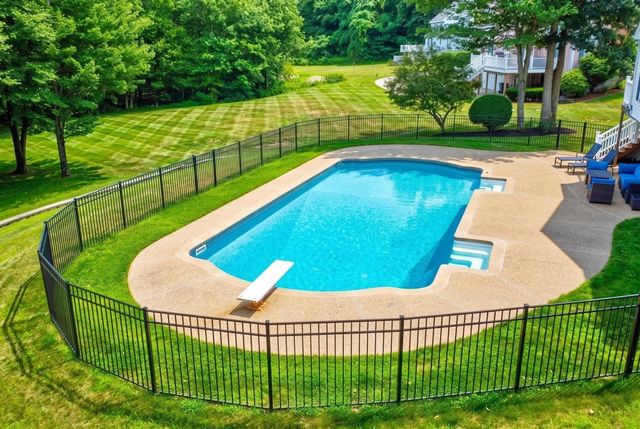 70 Ellyson Avenue, Hampstead, NH 03826