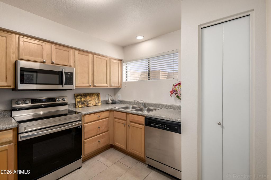 11640 N 51ST Avenue 237, Glendale, AZ 85304